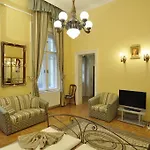 Charming Art Deco Flat بودابست
