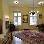 شقة Charming Art Deco Flat