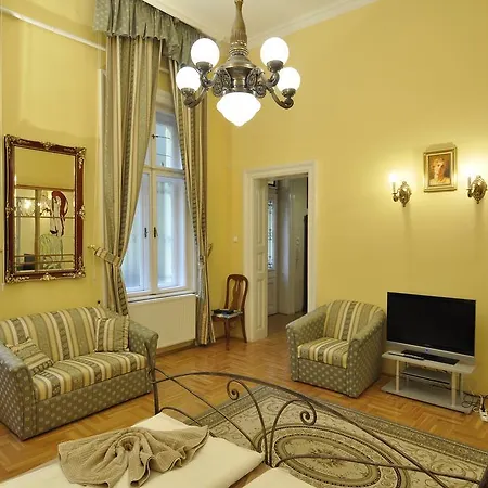 Charming Art Deco Flat Budapest