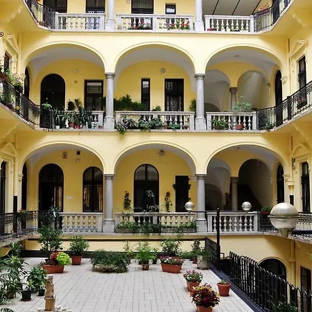 Charming Art Deco Flat *