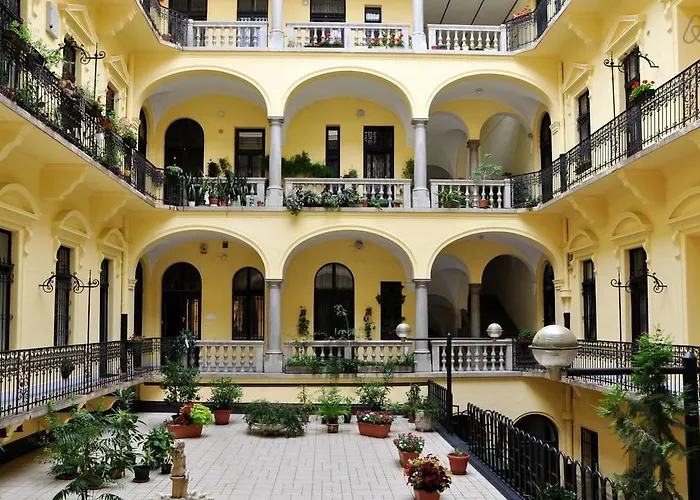 Charming Art Deco Flat *