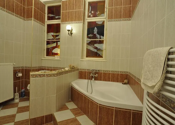 Charming Art Deco Flat شقة *